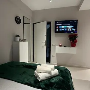 Host Elio Apartament Tirana