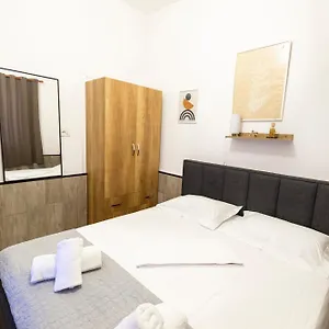 Tiny Cute Near The Center - 5 Min Walk Apartament Tirana